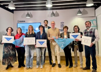 Mazarías junto a las asociaciones beneficiarias. /AYUNTAMIENTO DE SEGOVIA