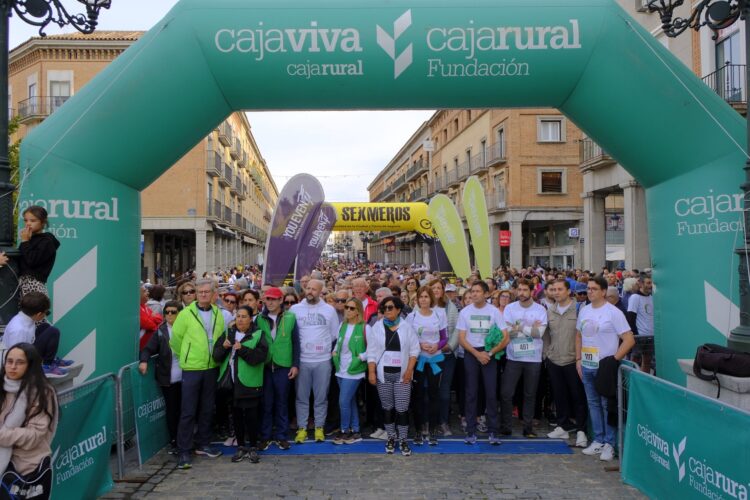 Salida de la Marcha Solidaria contra el cáncer en una edición pasada./FUND. CAJA RURAL