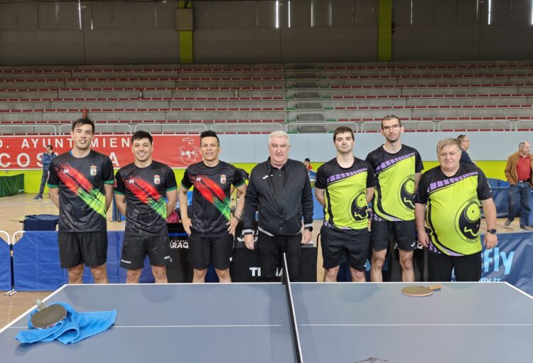 Los jugadores del equipo segoviano antes del encuentro frente a Alcobendas./SEGHOS ETM