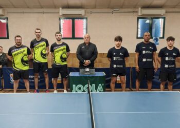 Los jugadores del equipo segoviano antes del encuentro frente a Vilagarcía./SEGHOS ETM