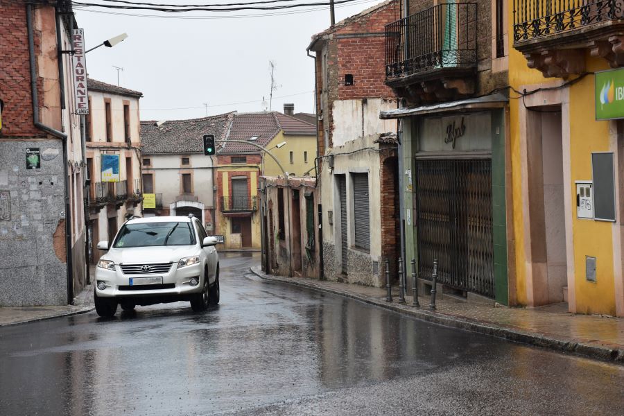 La Consejería de Movilidad contempla una inversión de 8 millones de euros en carreteras en la provincia 3 Travesía CL-603 en Cantalejo. / ALEJANDRO MARTÍN