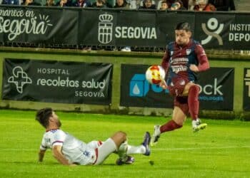 De esta manera consiguió Ivo el gol que le dio de la victoria a la Segoviana. / HÉCTOR CRIADO