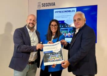 Jesús Garrido, Elena Gutiérrez y Pedro Pablo San Martín, tras la presentación de las jornadas./ ASPD