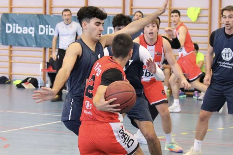 Imagen de un encuentro del CD Base en el Teodosio./ FBCYL