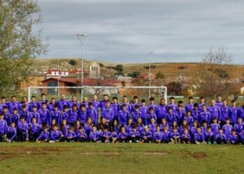 Foto de familia de los integrantes del club. / AT. HONTANARES