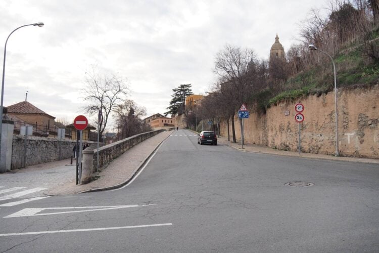 Paseo de los Tilos, donde el Ayuntamiento está realizando un estudio de viabilidad para construir el parking./ HÉCTOR CRIADO