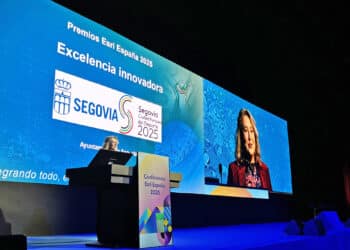 May Escobar, durante su discurso tras recibir el premio./ AYUNTAMIENTO