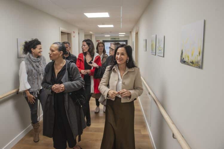 Representantes de la Fundación Harriet visitan el proyecto artístico del CSS La Fuencisla 1 Un momento de la visita de los representantes de la Fundación Harriet y el Museo Esteban Vicente./ DIPUTACIÓN