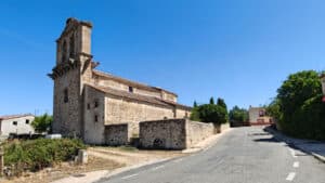En la cara oeste de Peñalara (I) 3 La iglesia de Santo Domingo de Silos es de estilo románico, de una sola nave y fue fundada en el siglo XII.