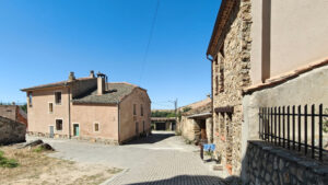 Dicen que el nombre de Basardilla, hacía referencia a las zarzas.