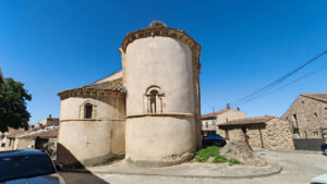La Iglesia de San Bartolomé de Basardilla es de estilo románico.