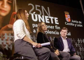 Acto por el Día para la Eliminación de la Violencia contra la Mujer. / Rmestudios