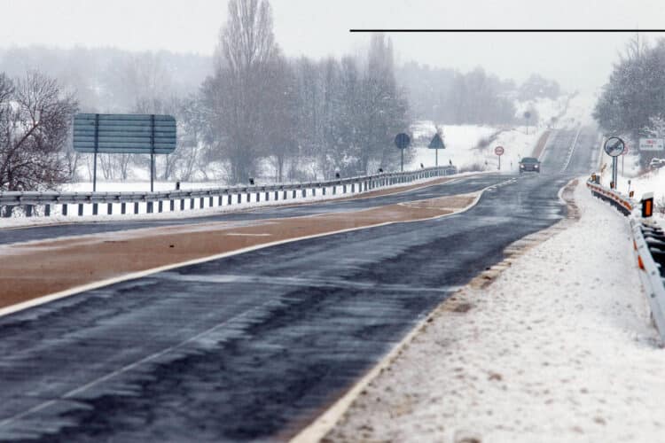 El gobierno autonómico presenta su plan de vialidad invernal, vigente hasta el 30 de abril de 2026. / Concha Ortega