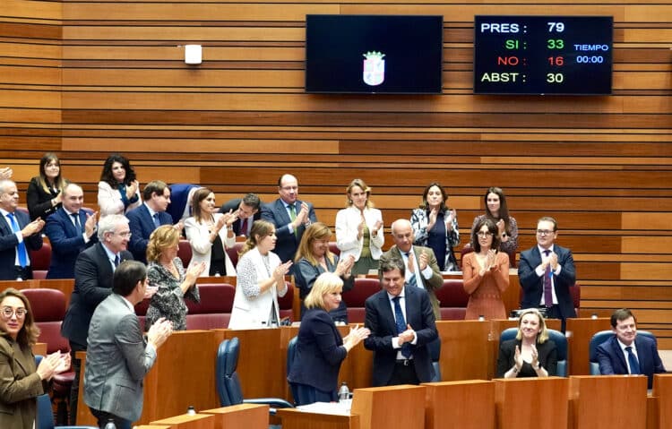 Carriedo cita a los grupos entre los días 14 y 17 para abordar los PGC 1 El Consejero de Economía durante el Pleno sobre el techo de gasto en las Cortes. / Miriam Chacón