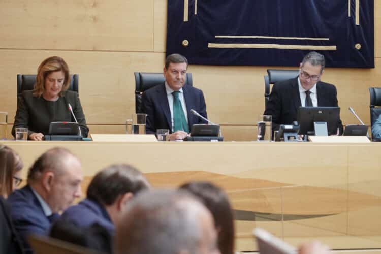 El ICECyL prevé invertir 124,7 millones en mejoras de polígonos industriales 1 El Consejero de Economía presenta el proyecto de presupuestos con respecto a su departamento. / Rubén Cacho