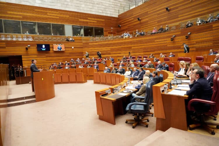 Las Cortes rechazan la Ley de Presupuestos de la Comunidad 1 Intervención del Presidente de la Junta durante el Debate de enmiendas a la totalidad a los PGC de 2026. / Leticia Pérez