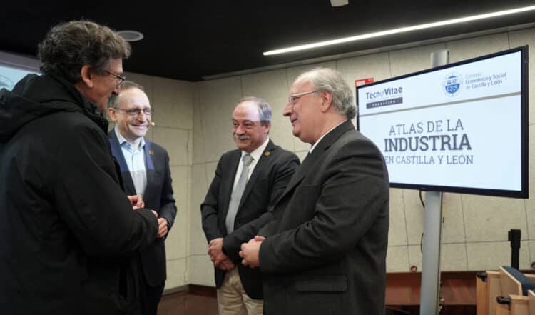 El Director y el Presidente de la Fundación Tecnovitae, con el presidente del CESCYL, Enrique Cabero. / Rubén Cacho
