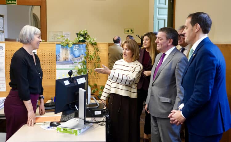 El Consejero de la Presidencia presenta la resolución de ayudas en la Diputación de Valladolid. / Miriam Chacón