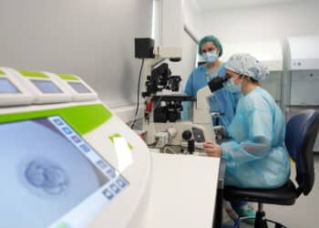 La Consejería prevé convocar pronto otras 1.105 plazas. / Miriam Chacón