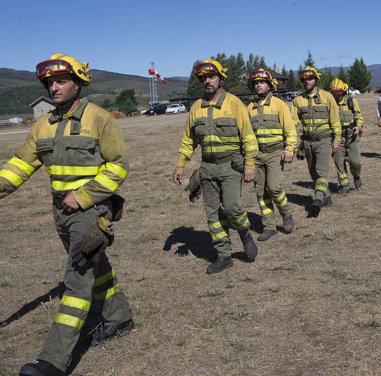 La Junta propone hacer fijos a 837 trabajadores de incendios 1 La modificación supondría una inversión de 12,6 millones de euros. / JL Leal