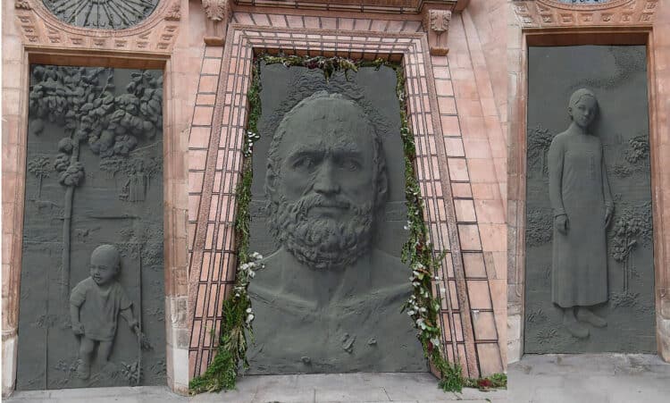 Recreación de las puertas, de ocho toneladas de peso y con un coste de 1,2 millones, sufragado por el Cabildo y 50 empresarios.