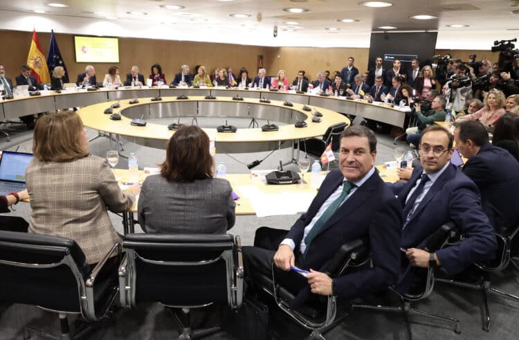 Carriedo exige la retirada del “cupo separatista” y apela a negociar multilateralmente la financiación 1 El Consejero de Economía durante la reunión del Consejo de Política Fiscal y Financiera. / Juan Lázaro