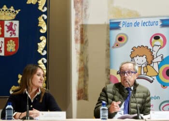 Rocío Lucas y el presidente de la Fundación del escritor, Germán Delibes de Castro, presentan las actividades. / Miriam Chacón