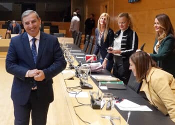 Sanz Merino informa en las Cortes sobre las cuentas de Movilidad de la ley de presupuestos de 2026. / Miriam Chacón