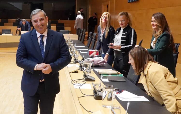 Sanz Merino informa en las Cortes sobre las cuentas de Movilidad de la ley de presupuestos de 2026. / Miriam Chacón