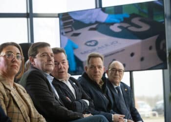 Visita de la Consejera de Agricultura y el Presidente de la Junta a la empresa Moralejo Selección, en Zamora. / JL Leal