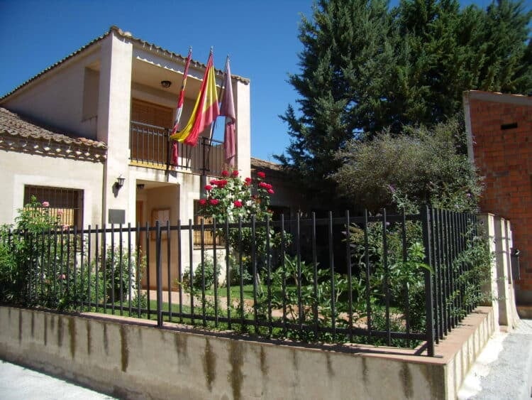 Foto de archivo. Vista del Ayuntamiento de la localidad de Bercial / E.A.