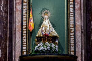 La liturgia y la piedad en la Catedral de Segovia (1945-2025) (III) 2 Virgen de la Fuencisla durante la novena en la Catedral.