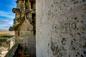 La liturgia y la piedad en la Catedral de Segovia (1945-2025) (III) 3 Inscripciones en la torre de la Catedral.