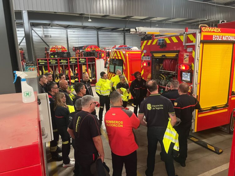 Los cabos-jefes del SPEIS finalizan su formación práctica en Francia 1 Los participantes segovianos en la formación. /DIPUTACIÓN DE SEGOVIA