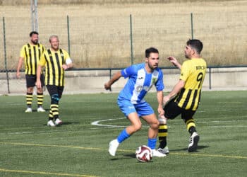 Un instante del encuentro entre Pinillos y Cantalejo celebrado en La Lastrilla./ALEJANDRO MARTÍN