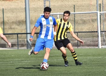 Un instante del encuentro entre Pinillos y Cantalejo celebrado en La Lastrilla./ALEJANDRO MARTÍN