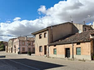 En la cara oeste de Peñalara (I) 5 Adrada de Pirón pertenece al sexmo de San Lorenzo de la Comunidad de Ciudad y Tierra de Segovia.