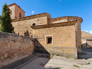 En la cara oeste de Peñalara (I) 6 La iglesia de Nuestra Señora de la Asunción, en Adrada de Pirón.
