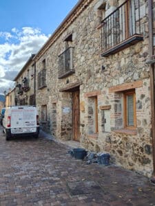 Actualmente podemos encontrar varias casas rurales en Cabanillas.