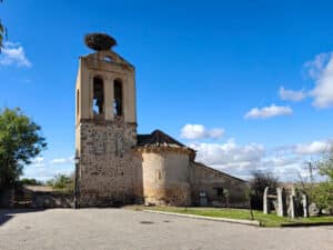 Iglesia de San Miguel Arcángel en Cabanillas del Monte.