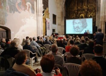 El acto inaugural se llenó de asistentes. /AYUNTAMIENTO DE CUÉLLAR