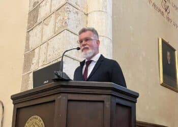 El profesor Pena González en la charla inaugural.  /ACADEMIA DE SAN QUIRCE