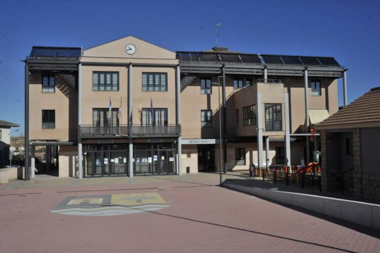 El Ayuntamiento de Palazuelos de Eresma impulsa el comercio local en Navidad 1 Vista de la Casa Consistorial / KAMARERO