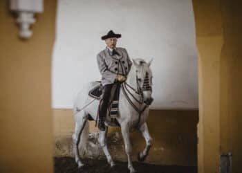 El rejoneador y ganadero de Torrestrella Álvaro Domecq. / BODEGAS ÁLVARO DOMECQ