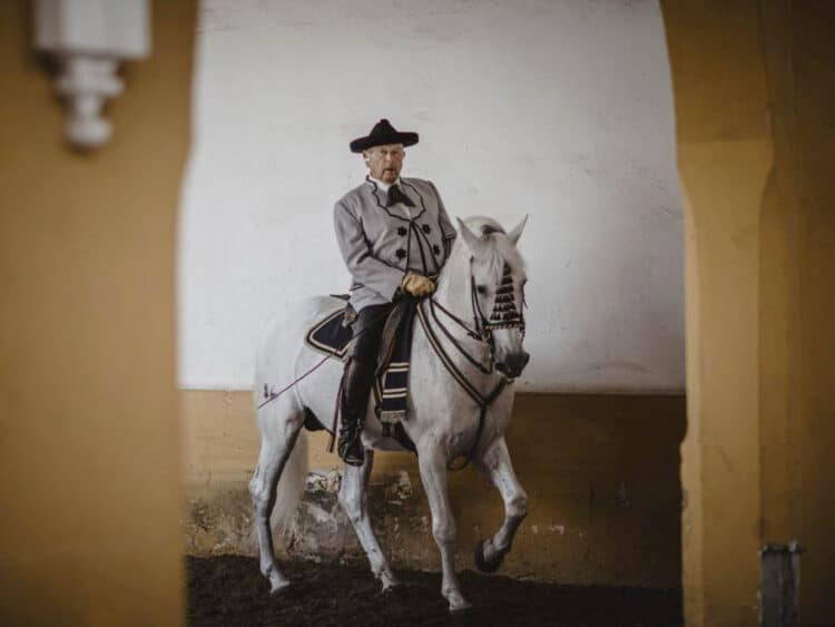 El rejoneador y ganadero de Torrestrella Álvaro Domecq. / BODEGAS ÁLVARO DOMECQ