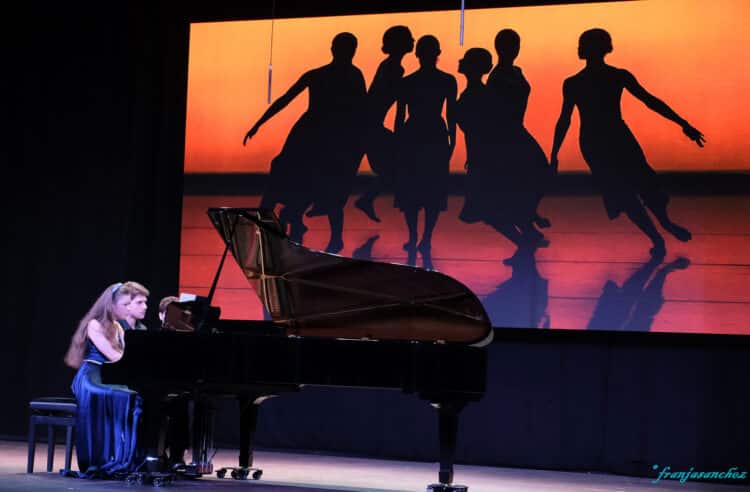 La fantasía del ballet ‘El Cascanueces’ llena el teatro Canónigos 1 Momento de la actuación./FRANCISCO SÁNCHEZ