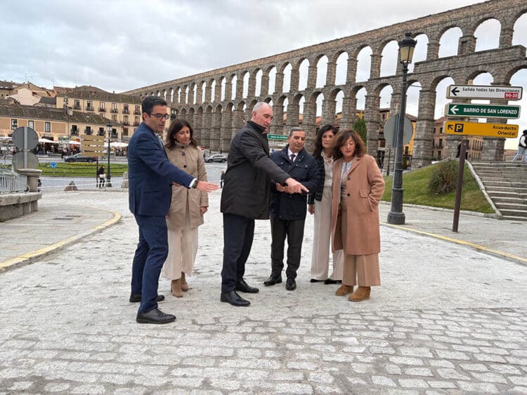 Comprobación de los trabajos de mejora en el paseo de Santo Domingo. / JCYL