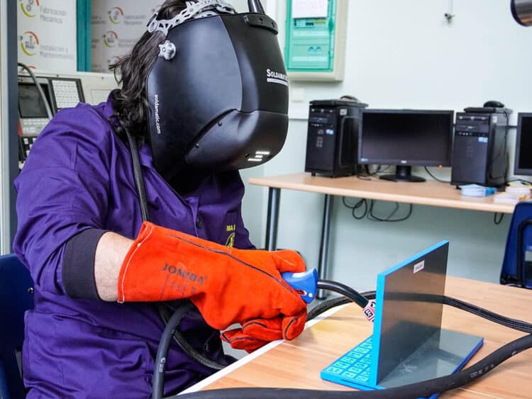 Curso de Digitalización de Mantenimiento Industrial en el IES 'La Albuera'. / Héctor Criado