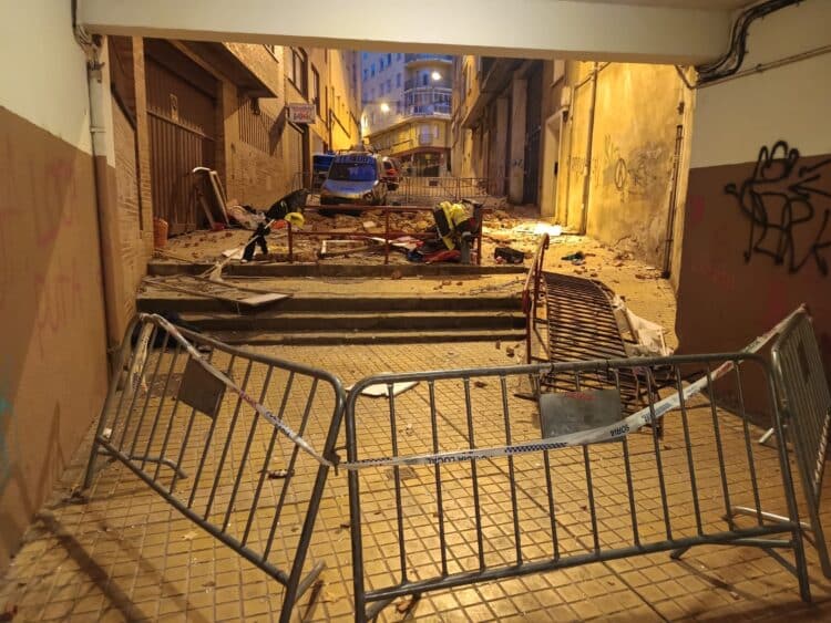 Edificio de la calle Diego Acebes tras la explosión.