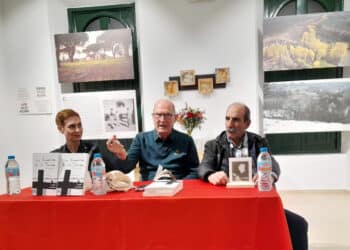 El escritor durante la presentación de su obra / AMADOR MARUGÁN